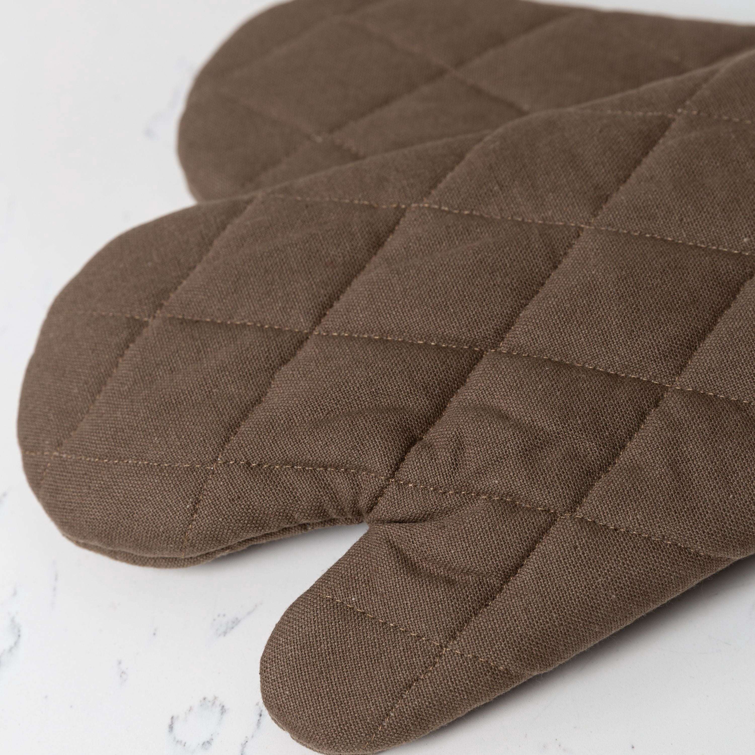Fabstyles Solo Oven Mitt and Potholder Set of 4, 100% Cotton 2 Piece Oven Mitt and 2 Piece Potholder Heat Resistant Kitchen Linen Set