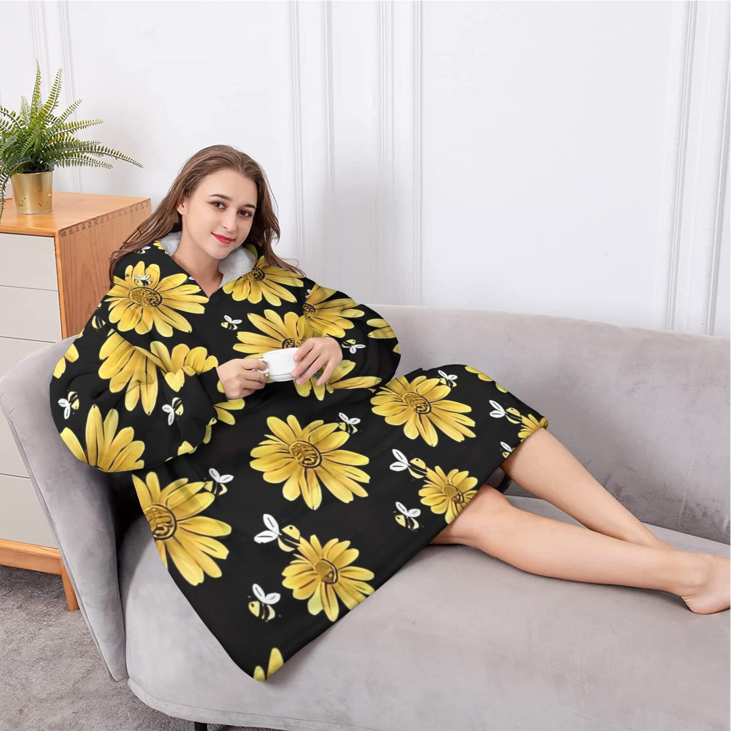 Oversized Wearable Blanket Hoodie,Black Bee Yellow Flower Pattern Sherpa Blanket Hoodie with Super Pockets,Super Warm Fuzzy Pullover for Women & Men