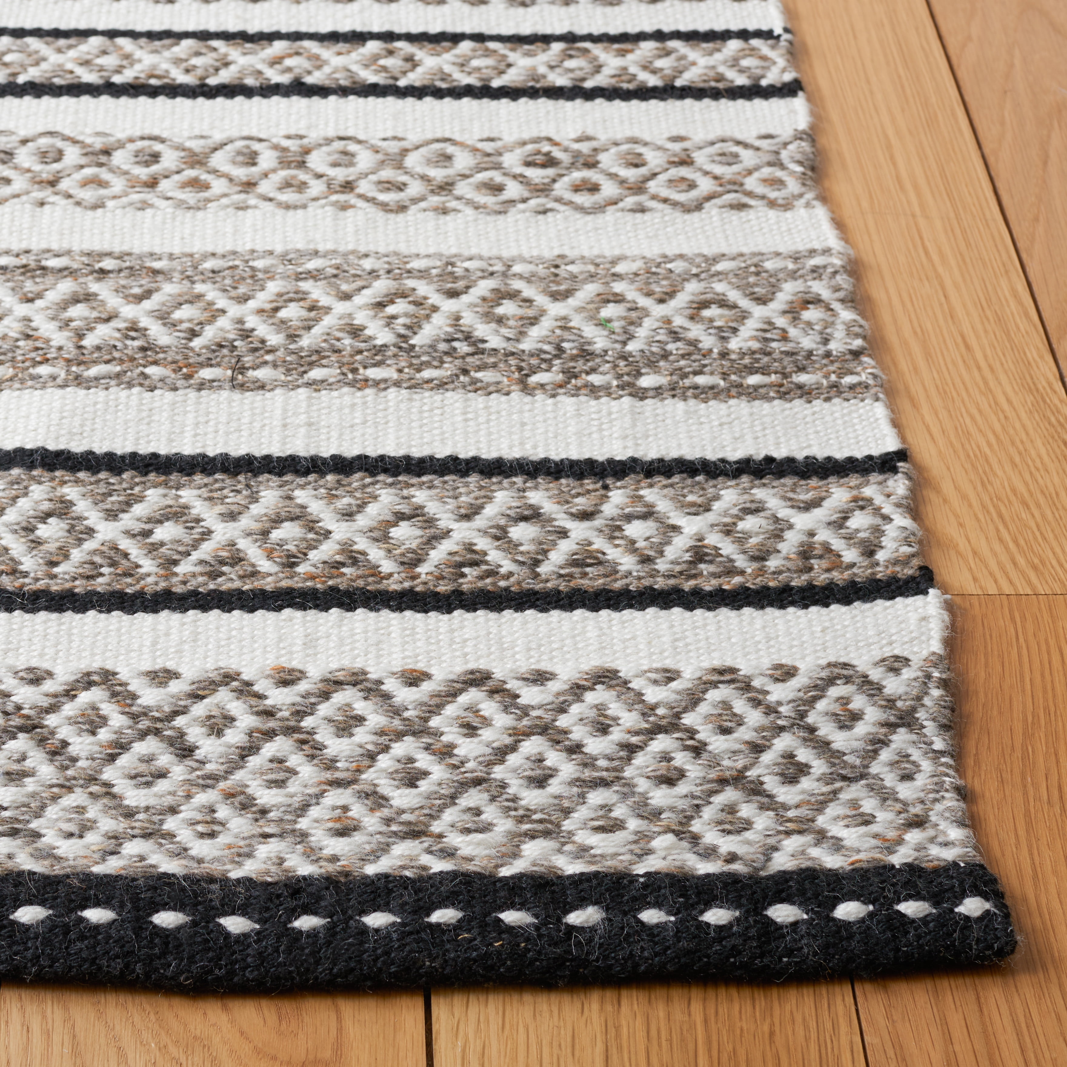 SAFAVIEH Striped Kilim Zoja Striped Polyester Area Rug, Black/Ivory, 5' x 8'