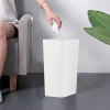 Cubo de basura para baño con tapa a presión. Papelera de plástico con tapa abatible para inodoro, oficina, dormitorio o sala de estar.