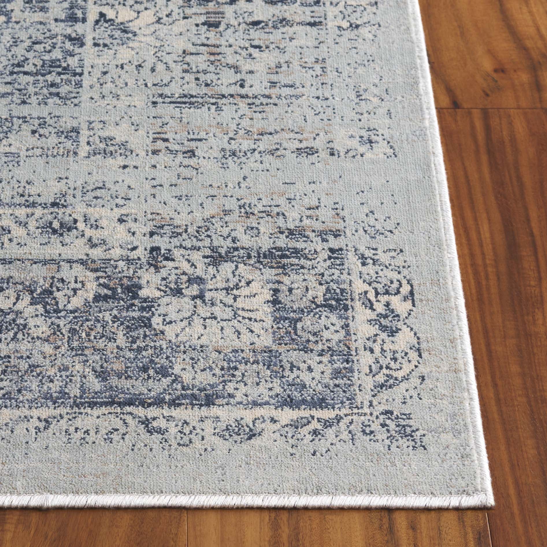 SAFAVIEH Vintage Hartley Bordered Area Rug, Light Blue, 5'3" x 7'6"