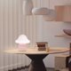 thumbnail image 3 of Lámpara de hongo, pequeña lámpara de mesa rosa con vidrio rayado, linda lámpara de mesita de noche con remolino para dormitorio, mesita de noche, regalo para niñas, 3 of 5