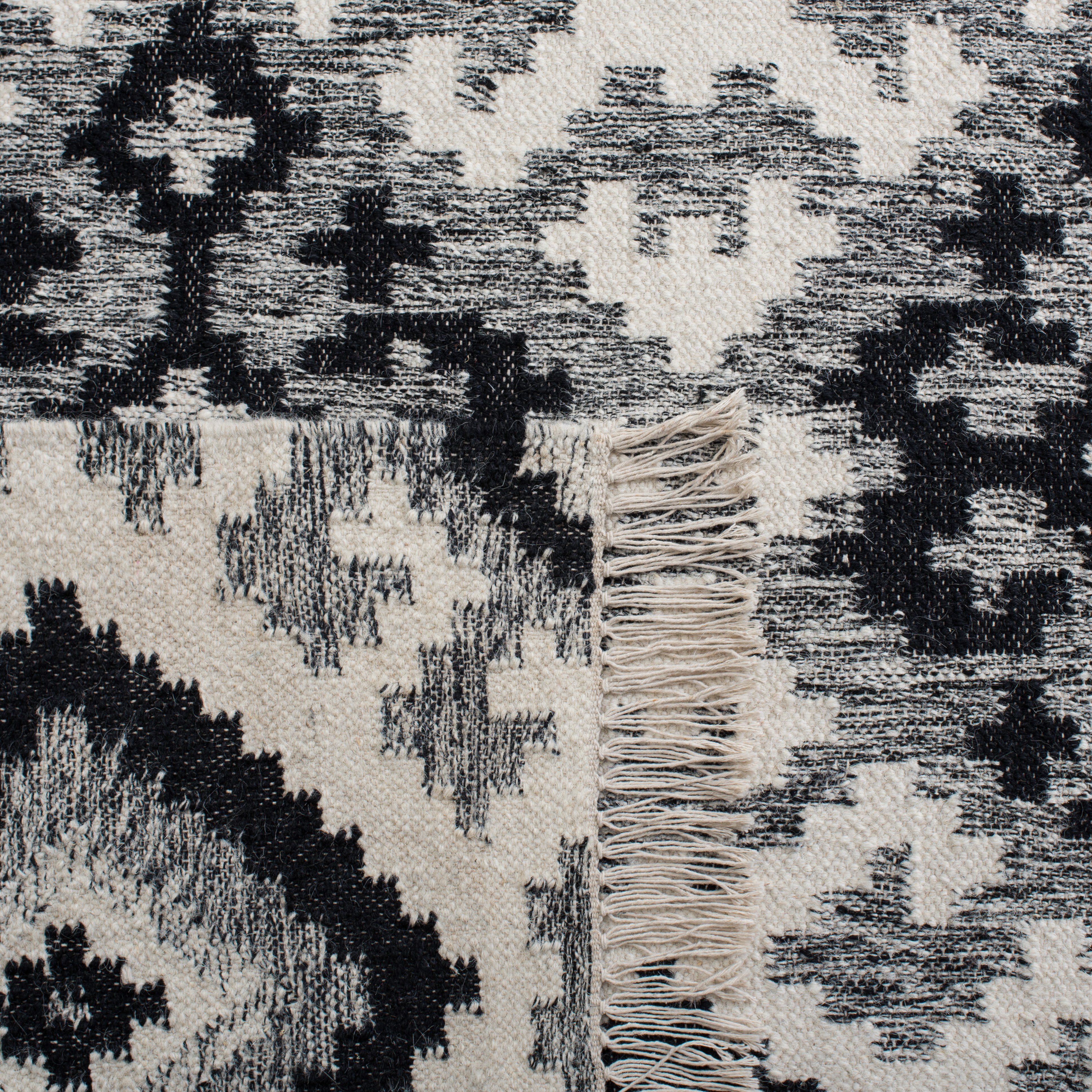 Safavieh Kilim Alaina Diamond Area Rug, Ivory/Black, 8' x 10'