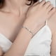 thumbnail image 4 of Pulsera con dije de estrellas centelleantes, pulsera de estrellas con cuentas, pulsera minimalista, pulsera para uso diario, pulsera de eslabones, pulsera celestial, regalo, 4 of 4