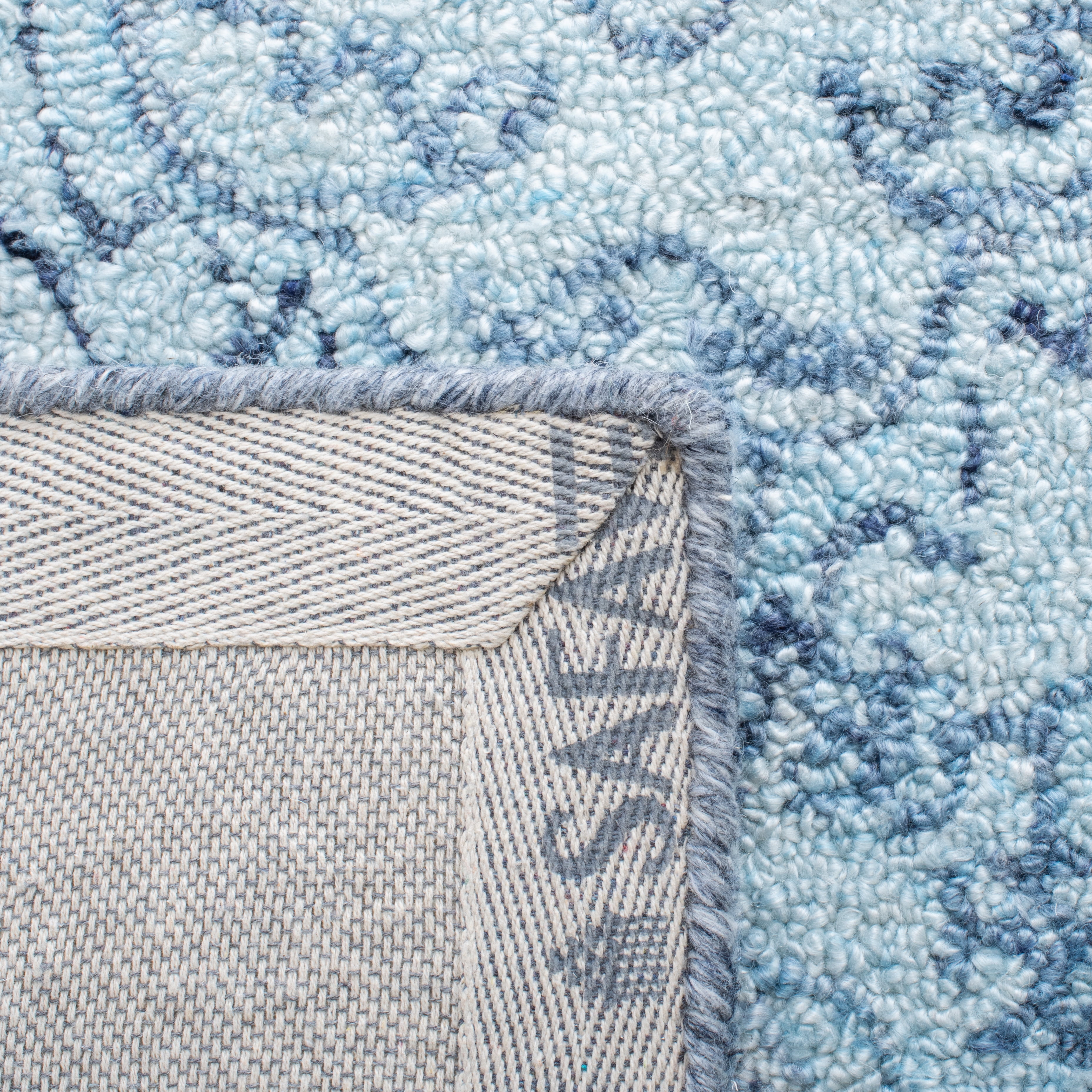 SAFAVIEH Marquee Xanthia Medallion Area Rug, Light Blue/Navy, 3' x 5'