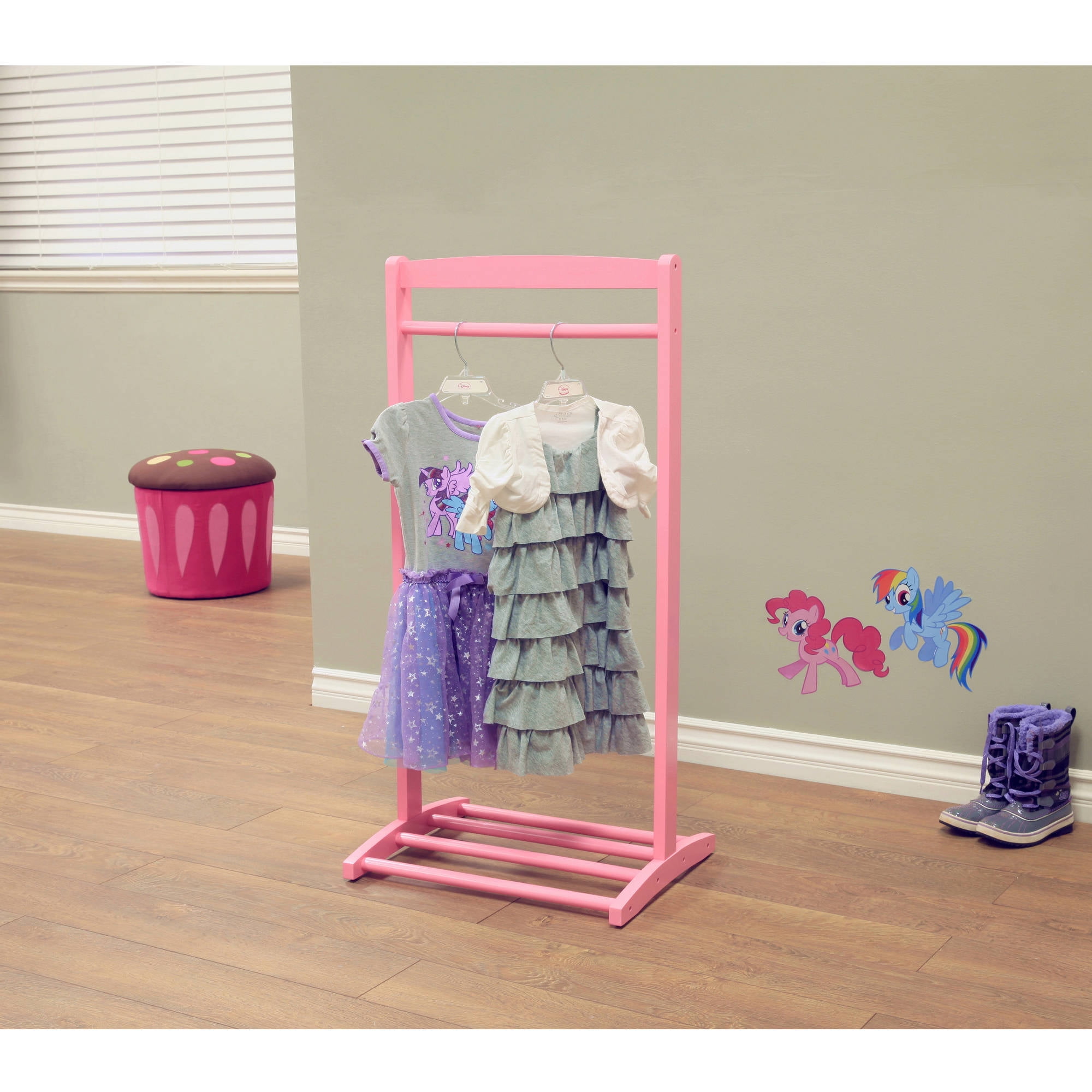 kids clothes shelf