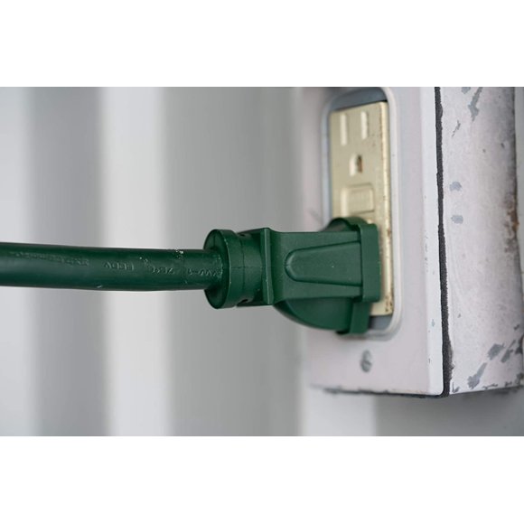 Yard Master Outdoor Extension Cord with Evenly-Spaced Plugs and 3 Outlets, (25 Ft, Green)