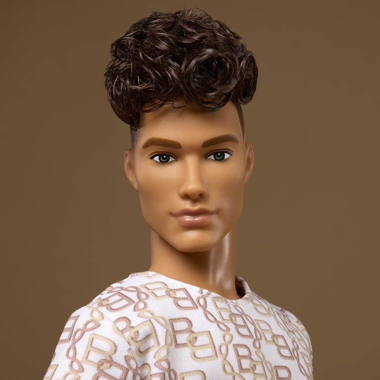 Barbie ロゴサイン♪ word-barbie-dolls-on-shelf-