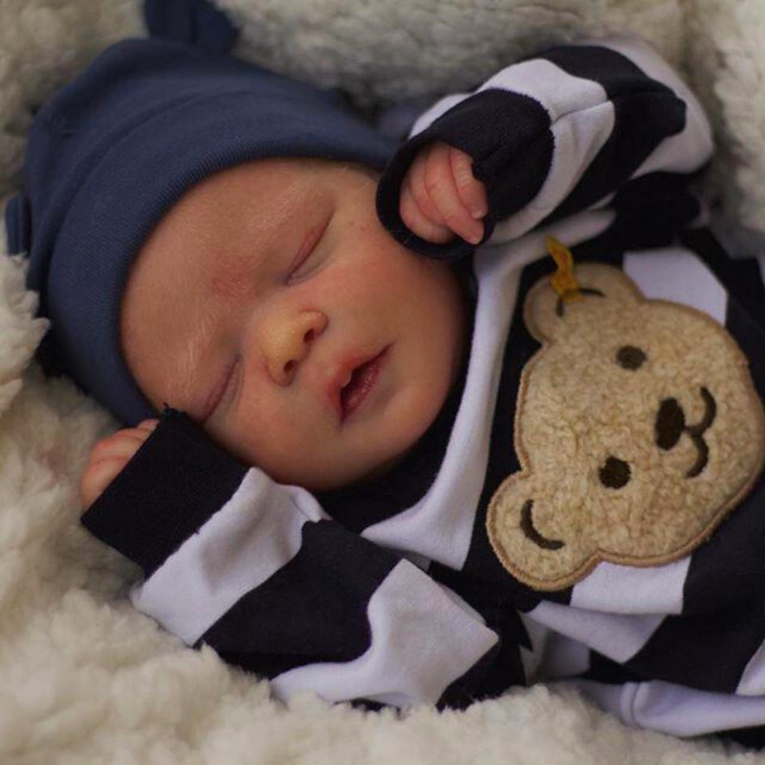46CM Realistic Reborn Baby Dolls-Sleeping in Real Life Cloth Body Baby Girl Realistic Reborn Baby with Toy Accessories Suitable 3DSkin