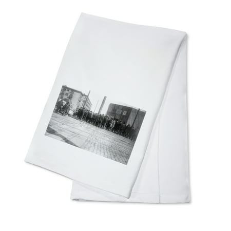 Brooklyn Dodgers Photo - Crowd outside Washington Park, Brooklyn Dodgers, Baseball Photo (100% Cotton Kitchen Towel)