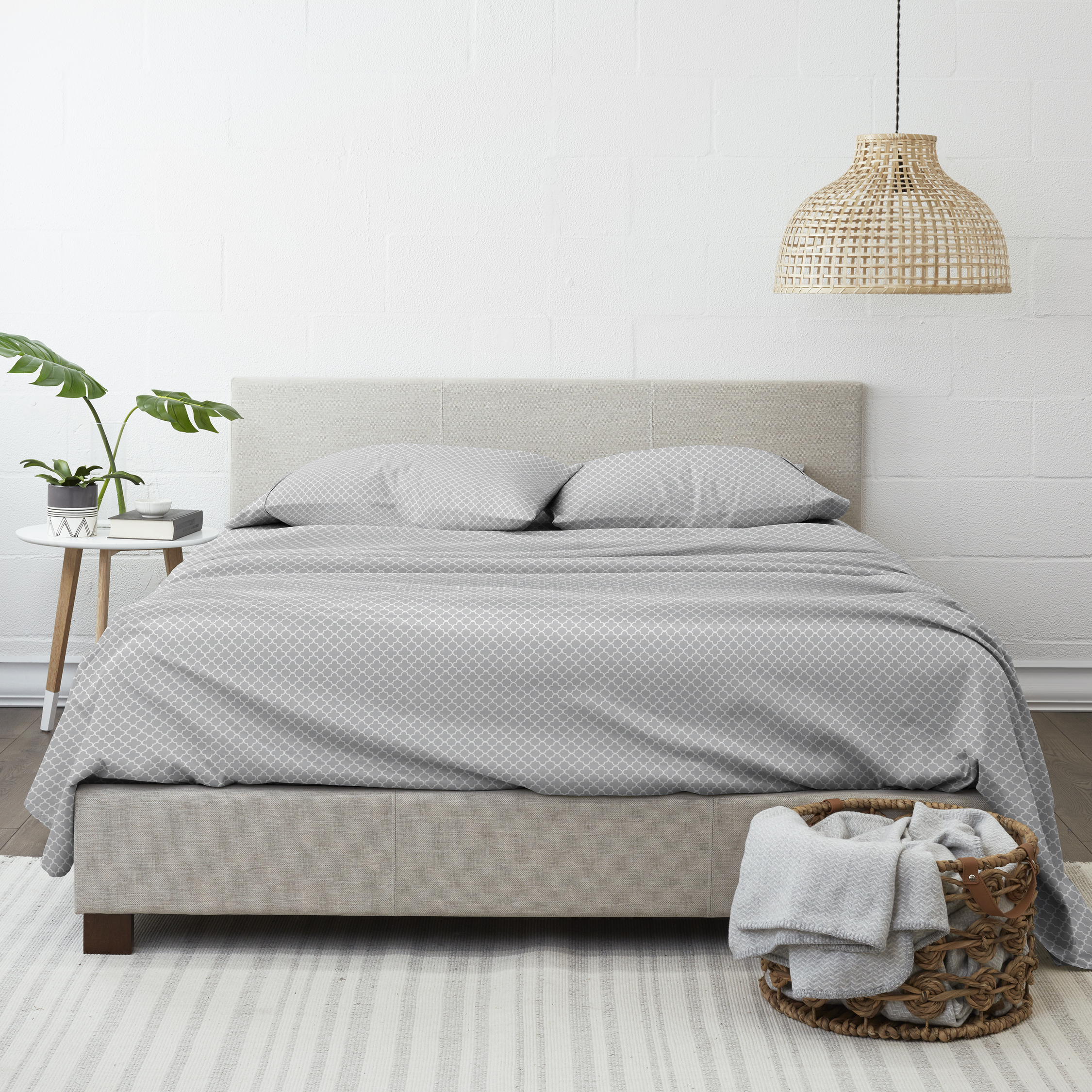 Noble Linens 4 Piece Pattern Microfiber Bed Sheets Set, Gray Quadrafoil, King