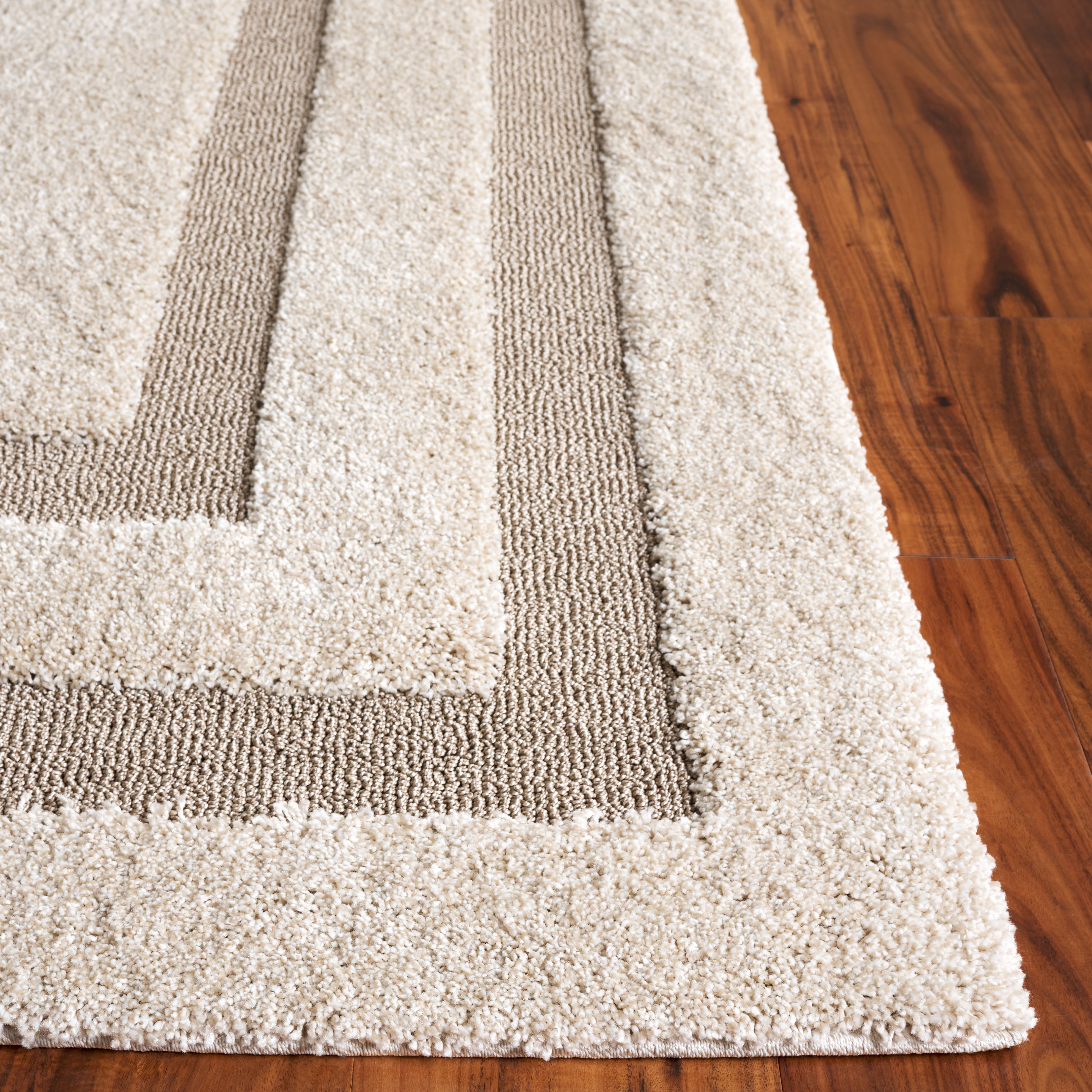 SAFAVIEH Florida Mason Bordered Shag Area Rug, Beige/Dark Beige, 8' x 10'