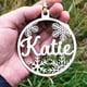 thumbnail image 3 of Nombres diferentes personalizados, decoraciones navideñas con bolas de copo de nieve para el hogar, tarjeta con nombre grabado con láser, decoración navideña, 3 of 5