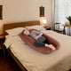 thumbnail image 1 of Fiudx Almohada de Maternidad, Cojín de Soporte Ergonómico, Funda de Terciopelo Lavable, Cómodo Soporte para Abdomen y Espalda, Alivio Al Dormir de Lado, Ideal para Embarazadas, Diseño Duradero y Suav, 1 of 4