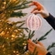 thumbnail image 4 of mfyjkho Adorno colgante de espuma para árbol de Navidad de 8 cm con perlas para decoración navideña, 1 pieza, 4 of 7