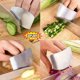 thumbnail image 1 of Protector de dedos de acero inoxidable TUMALL para cortar verduras en la cocina, por defecto, 1 of 7