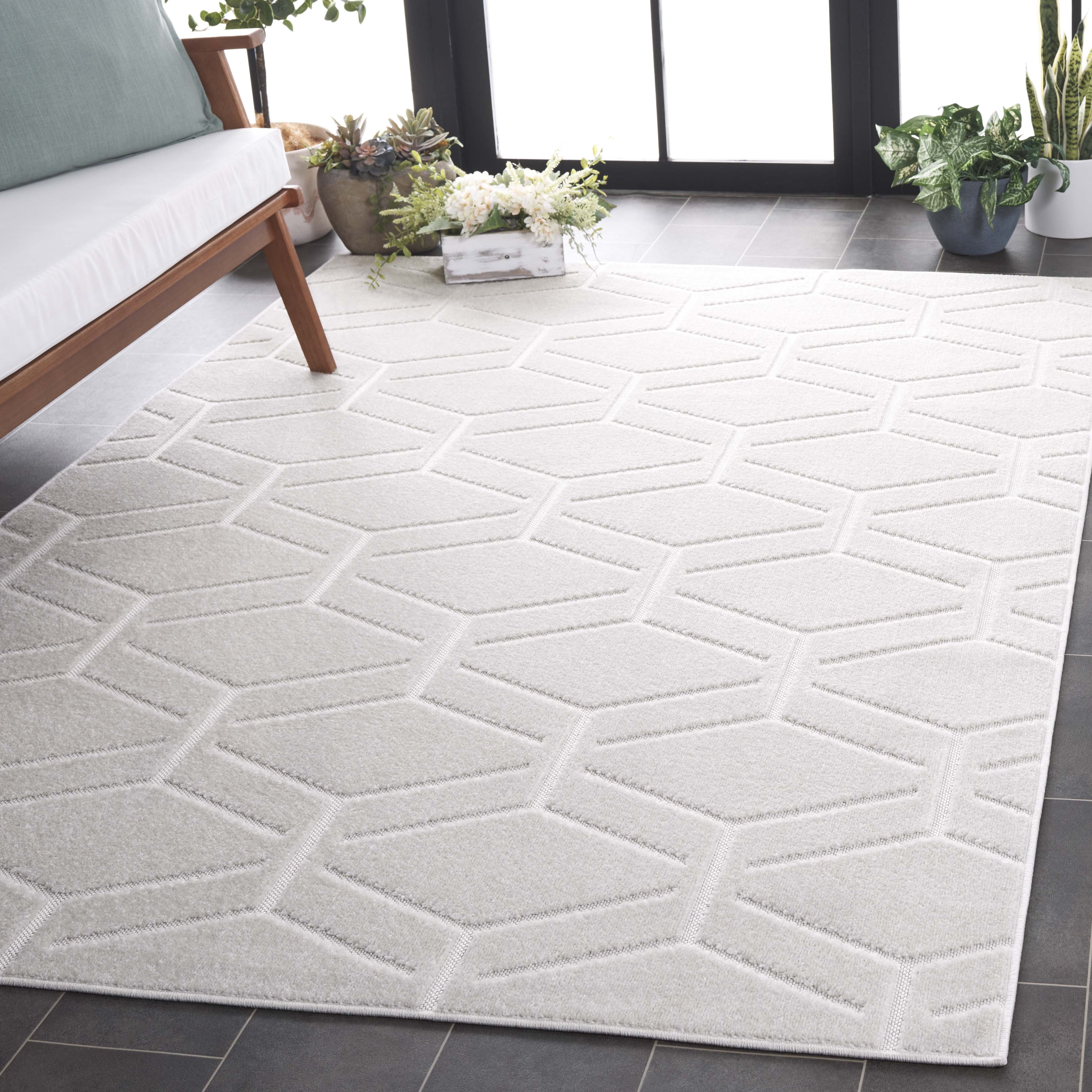 SAFAVIEH Stella Ruadhan Geometric Indoor/Outdoor Area Rug, Ivory, 4' x 6'