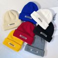 thumbnail image 3 of Sombrero de punto con etiqueta pequeña coreana para hombre y mujer, gorro frío informal que combina con todo, lana con letras, otoño e invierno, 2021, 3 of 4