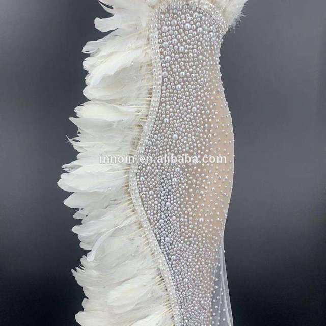 Vestido largo de fiesta de boda transparente de malla de plumas blancas elegantes para mujer, vestido Sexy de graduación con cuello Halter y diamantes de imitación, vestido de escenario de cantante oso de fresa Hogar