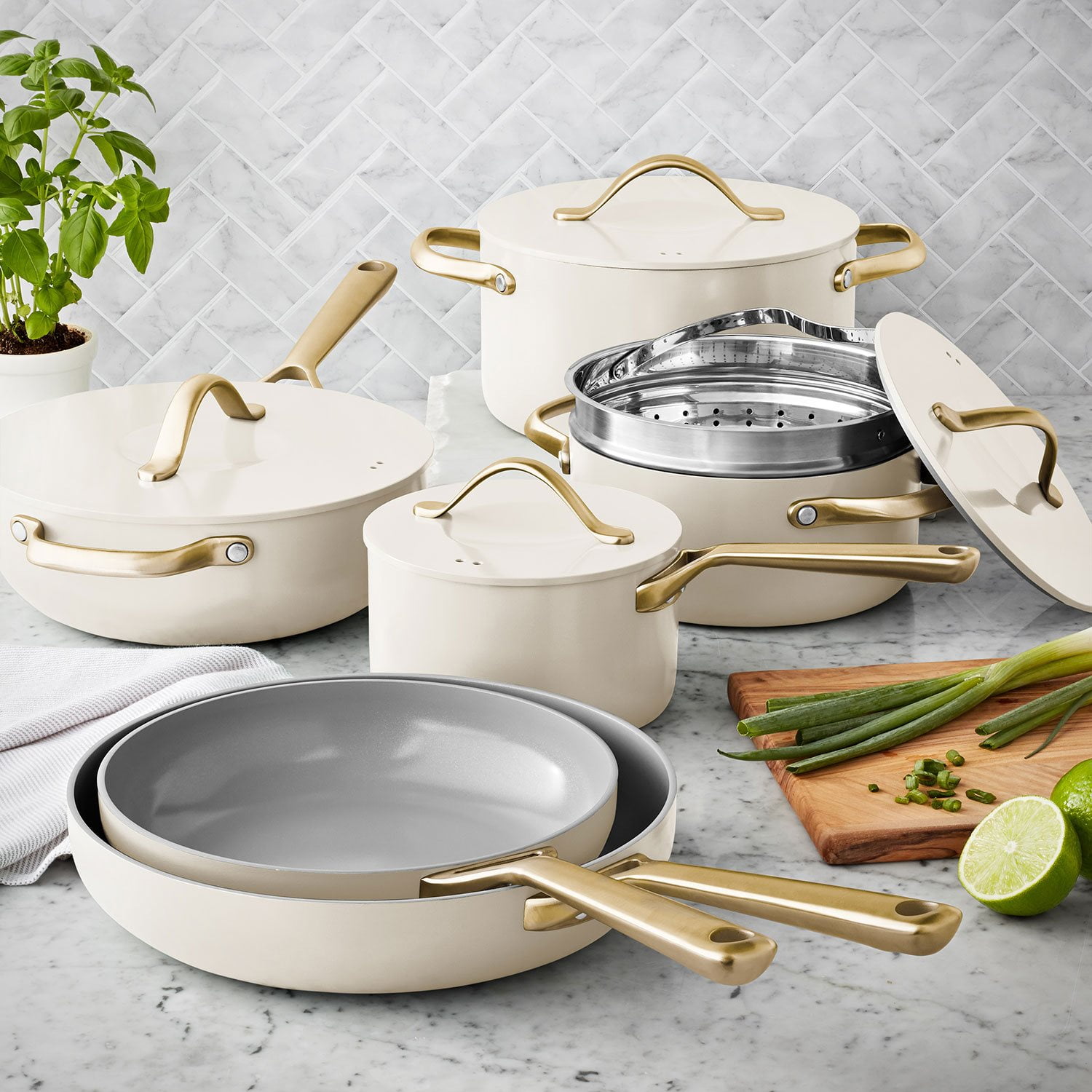 新品未使用 Union Plaza Pan Set Friars Club Brand new, unused Union Plaza Pan Set from the Friars Club.