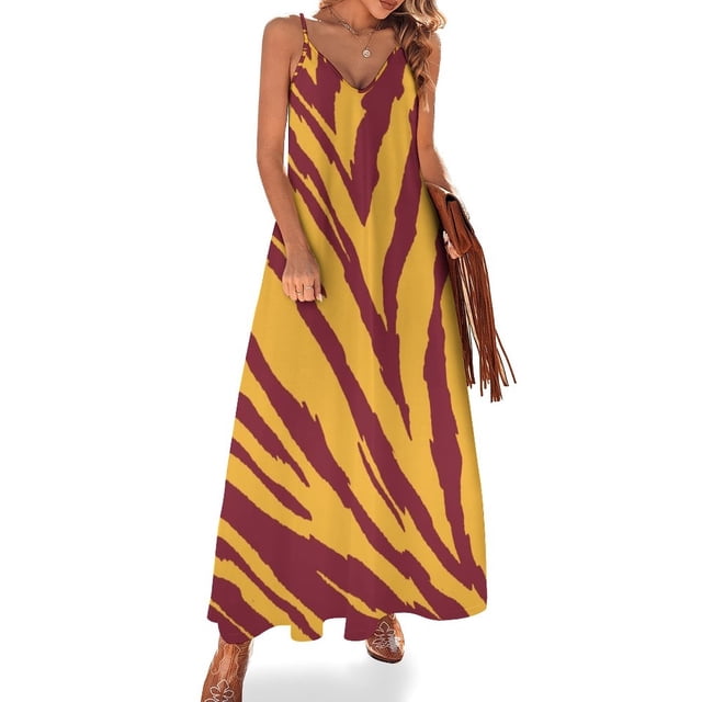 Vestido sin mangas Claw Marks con estilo de portón trasero en color granate y dorado - Vestidos de noche para mujer Vestido largo para mujer