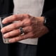 thumbnail image 2 of Anillo giratorio para hombre para aliviar la ansiedad, anillo de ansiedad negro de acero inoxidable con incrustaciones de cadena curva, tamaño de regalo, circunferencia 57 mm, diámetro 18,2, 2 of 4