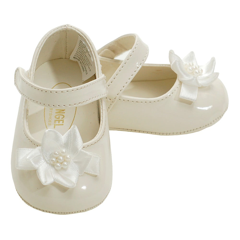 Cream Patent Flower Accent Dress Shoes 