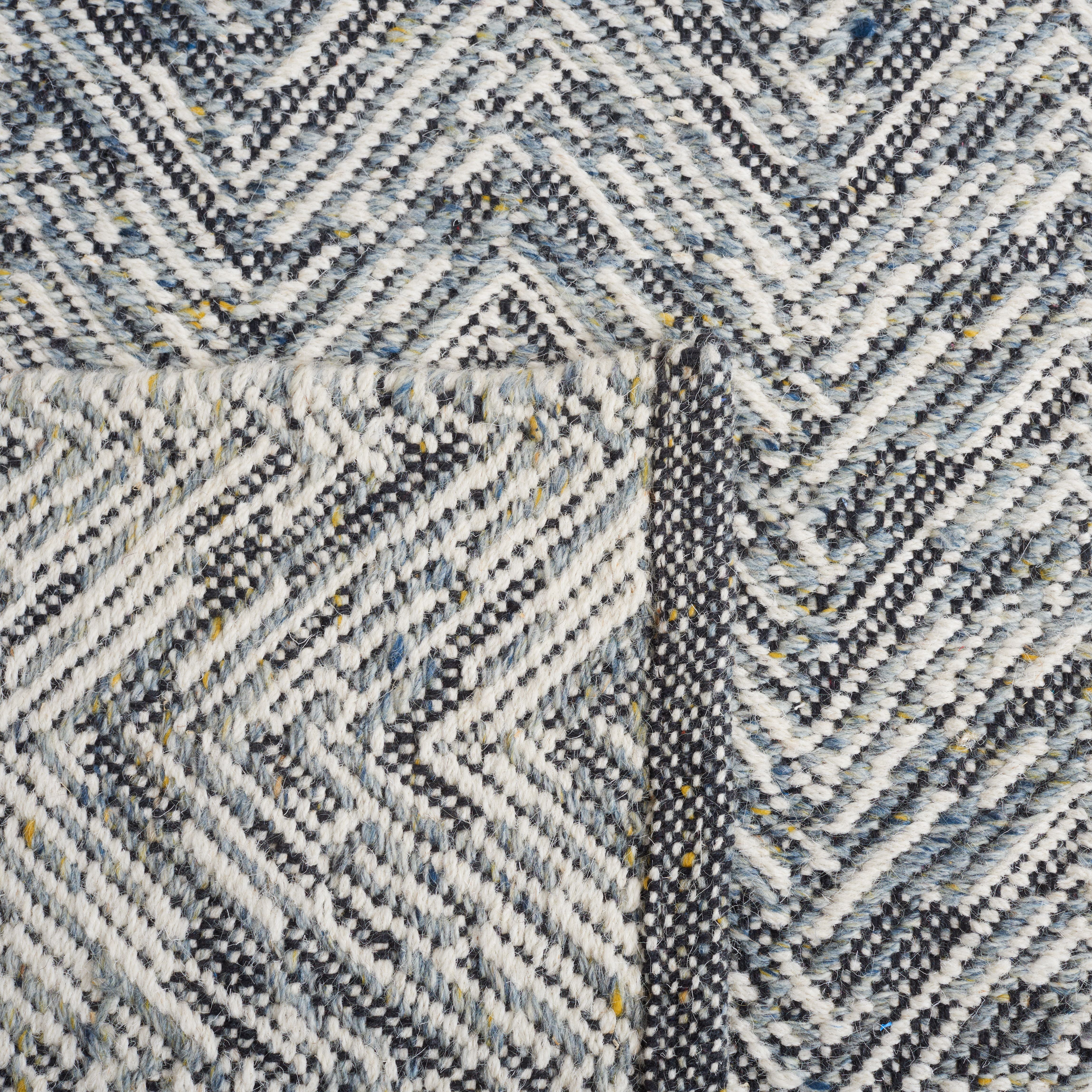 Safavieh Kilim Rothesay Chevron Wool Area Rug, Gray, 4' x 6'