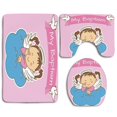 thumbnail image 1 of ABPHQTO Alas de par de bautismo en una nube Arte de dibujos animados de anuncio de bebé de aniversario de bautismo de niña 3 piezas Alfombra de baño Alfombra de contorno y tapa de inodoro, 1 of 2
