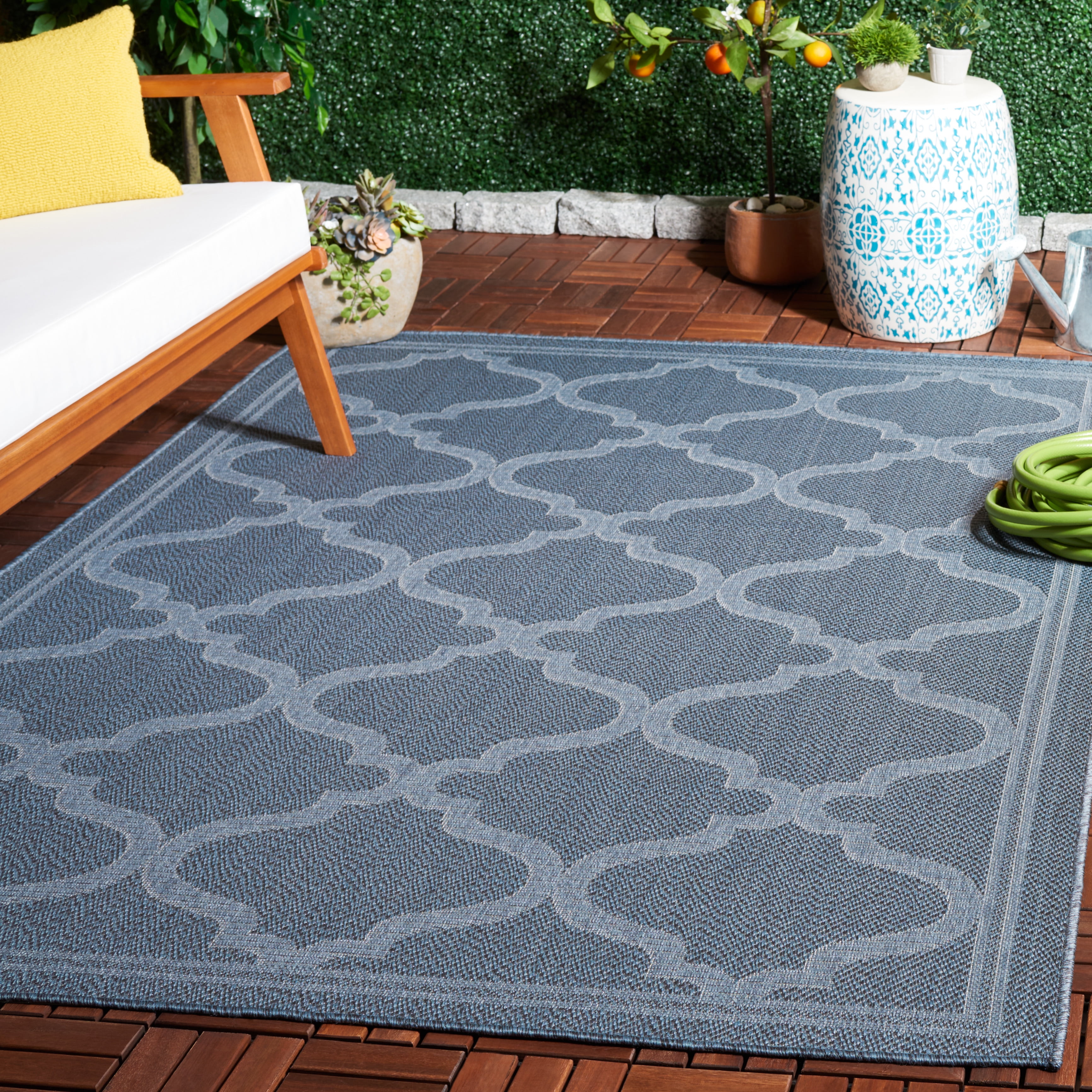 SAFAVIEH Machine Washable Rug Indoor/Outdoor Bermuda Collection - Bermuda Tamaya Geometric Machine Washable Indoor/Outdoor Area Rug, Navy, 9' x 12'