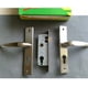 thumbnail image 2 of Cerradura de manija de puerta interior de acero inoxidable, cerradura de panel, cerradura de puerta moderna de alta resistencia (plateada), 2 of 6