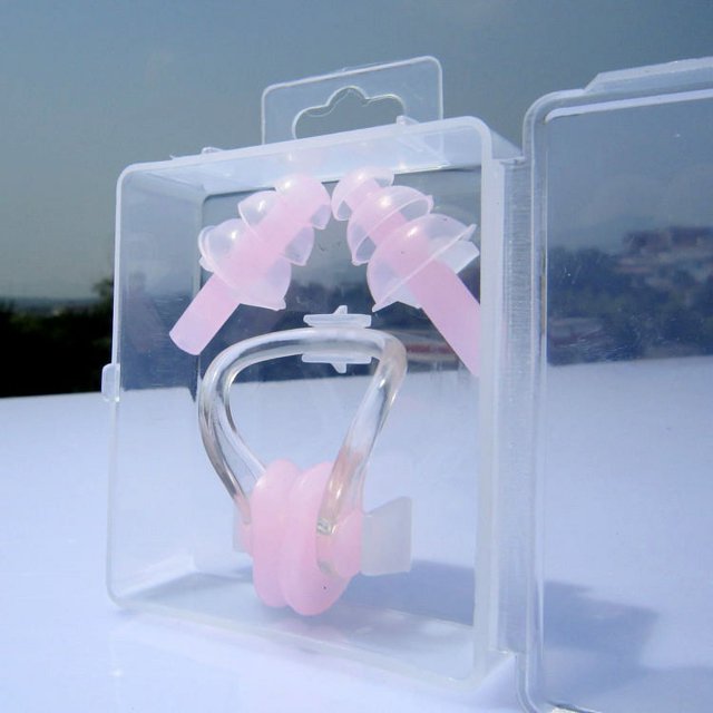 Tapones para los oídos de natación, tapones para los oídos de silicona reutilizables impermeables profesionales actualizados 2021 Clip para la nariz rosa Sailing Electrónica