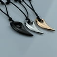 thumbnail image 4 of Collier Pendentif en Forme de Dent de Loup en Acier Inoxydable Tressé Réglable pour Hommes Femmes, 4 of 7