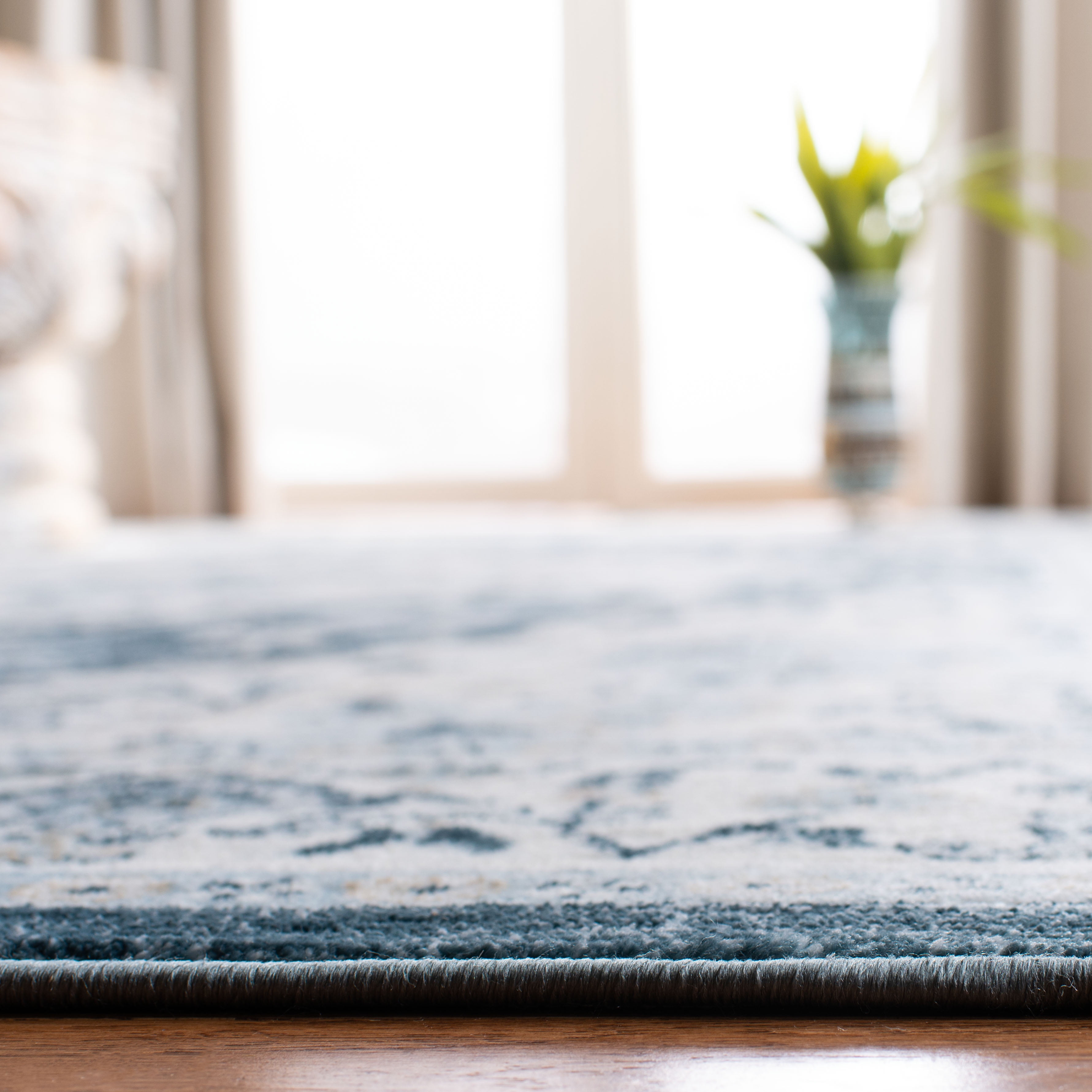 SAFAVIEH Isabella Patrick Floral Bordered Area Rug, Navy/Cream, 4' x 6'