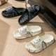 thumbnail image 2 of Moda verano oso de dibujos animados zapatos para el hogar antideslizantes chanclas suaves sandalias cómodas ágiles hombres mujeres pareja zapatillas chanclas de mujer, 2 of 5