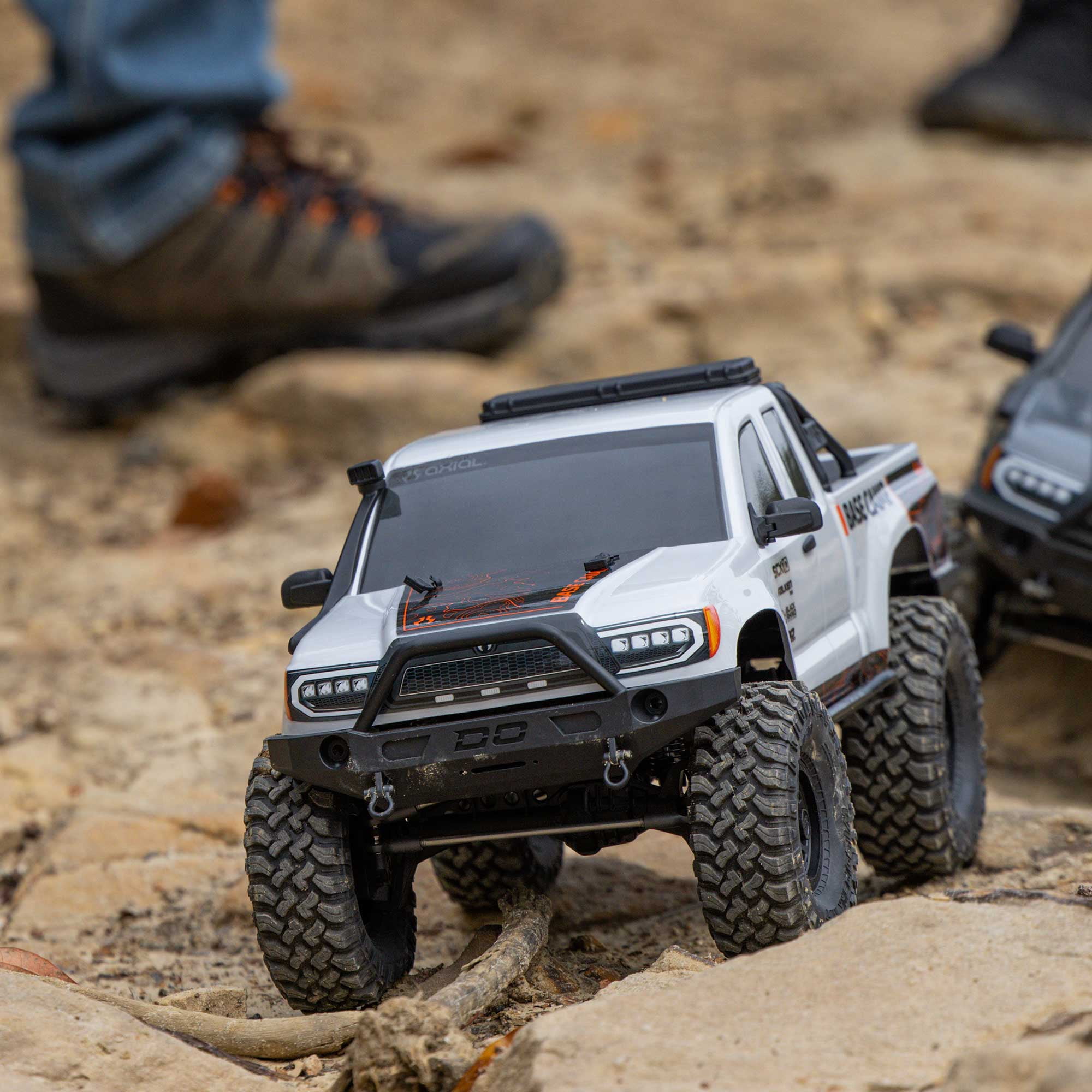 Axial 1/10 SCX10 III Base Camp 4X4 RTR Brushed Rock Crawler White AXI-1375T1