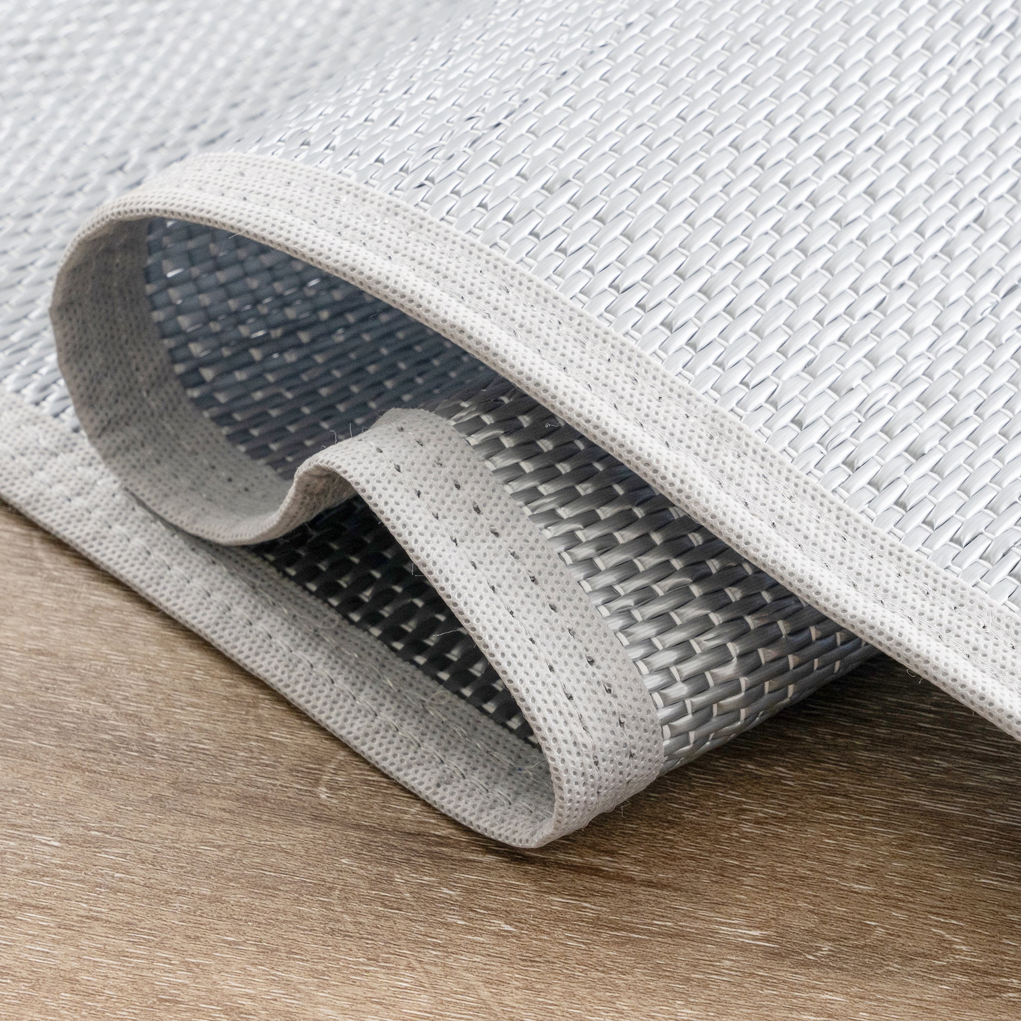 Luna Contemporary Solid Gray Polypropylene Reversible Plastic Straw Outdoor Area Rug, 4'x6' Rectangle