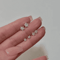 thumbnail image 4 of Pendientes de plata S925 con forma de estrella y aguja de circonita para mujer, pequeños pendientes para dormir libres, con orificios para las orejas que se elevan con sentido avanzado, 4 of 4