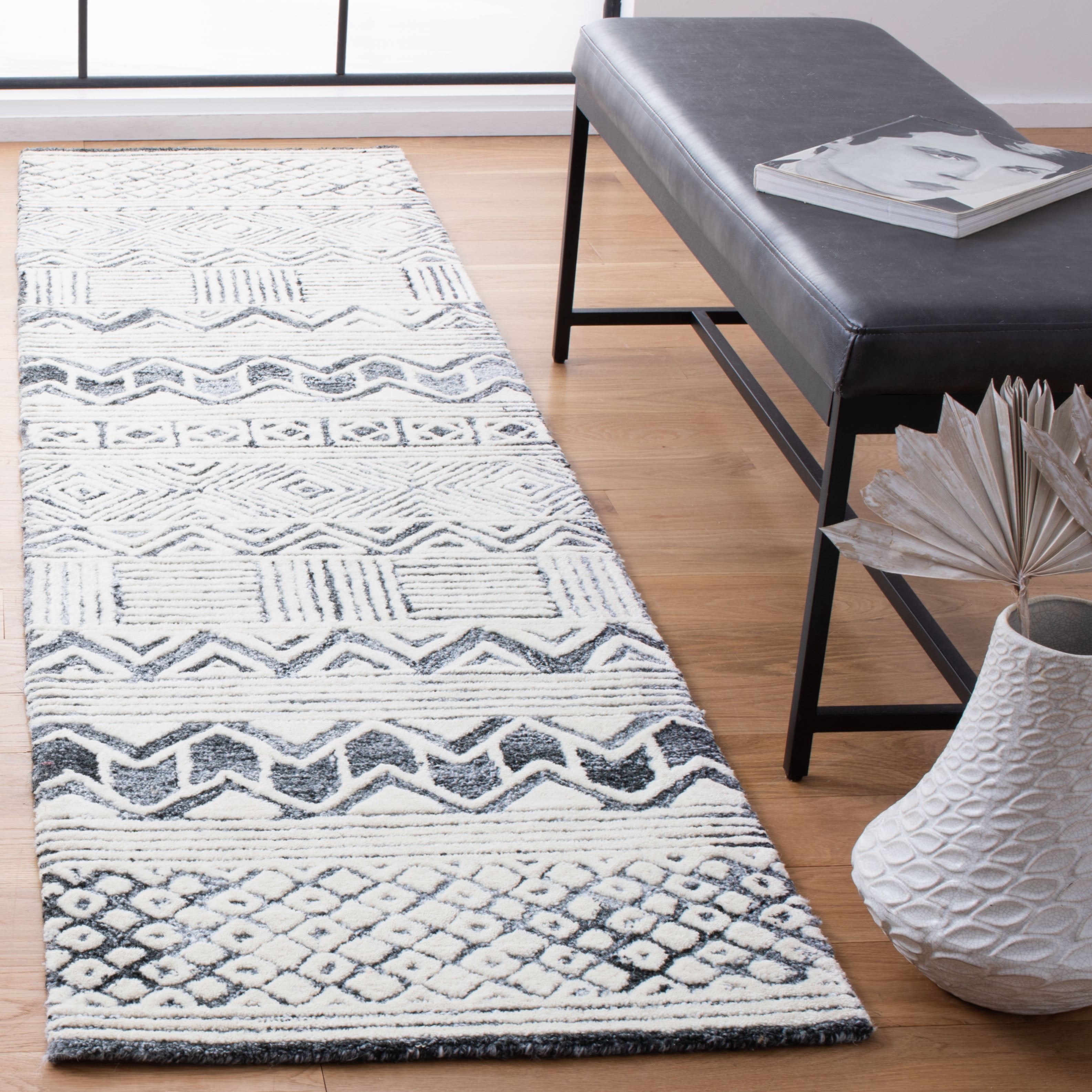 SAFAVIEH Roslyn Raynard Geometric Runner Rug, Black/Ivory, 2'3" x 9'