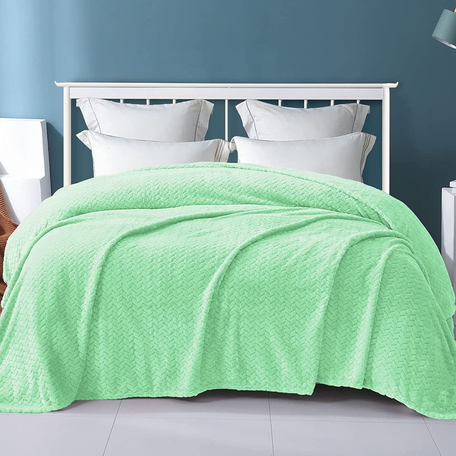 Exclusivo Mezcla Queen Size Flannel Fleece Blanket, 90x90 Inches Soft