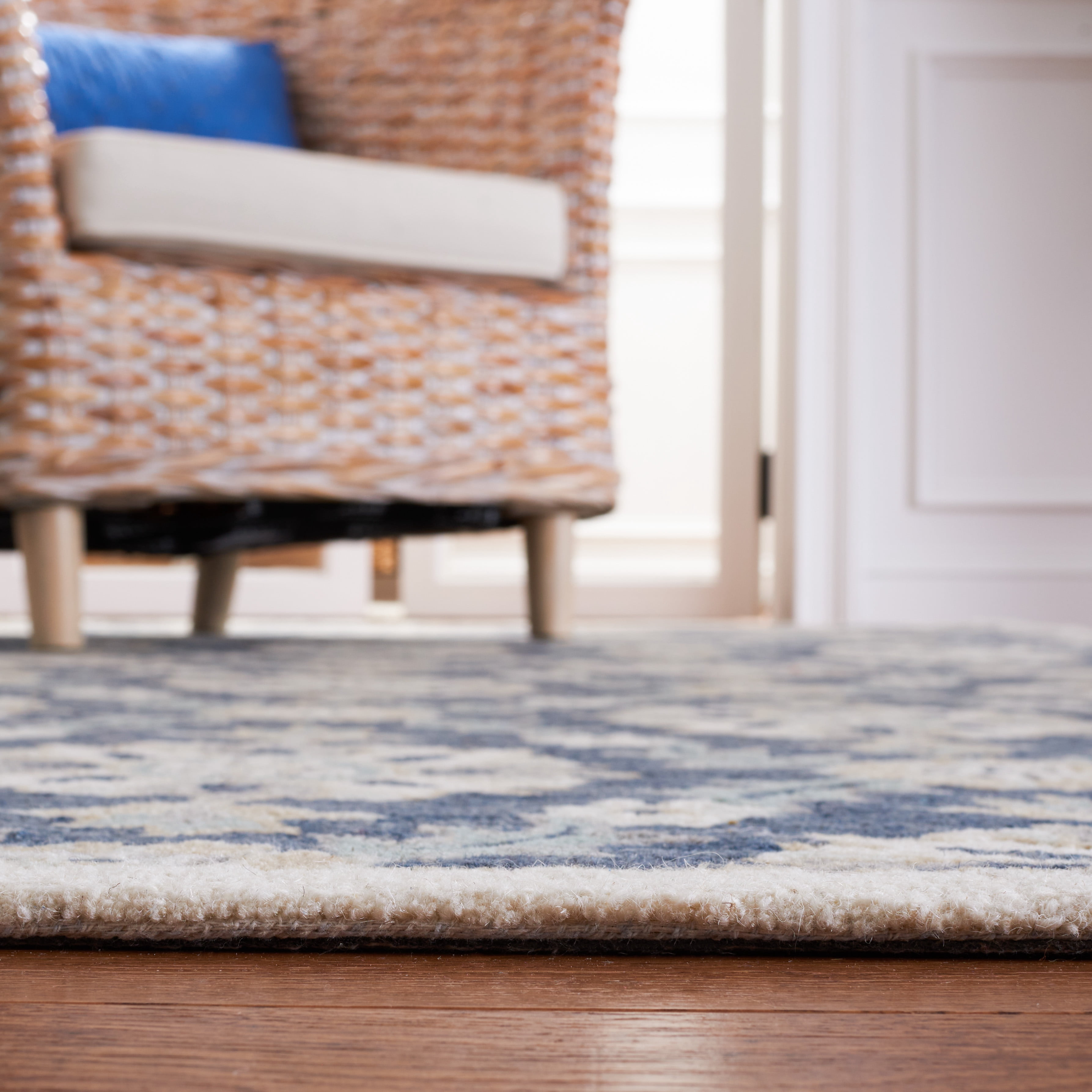 SAFAVIEH Martha Stewart Tufted Diamond Area Rug, Blue/Ivory, 5' x 8'