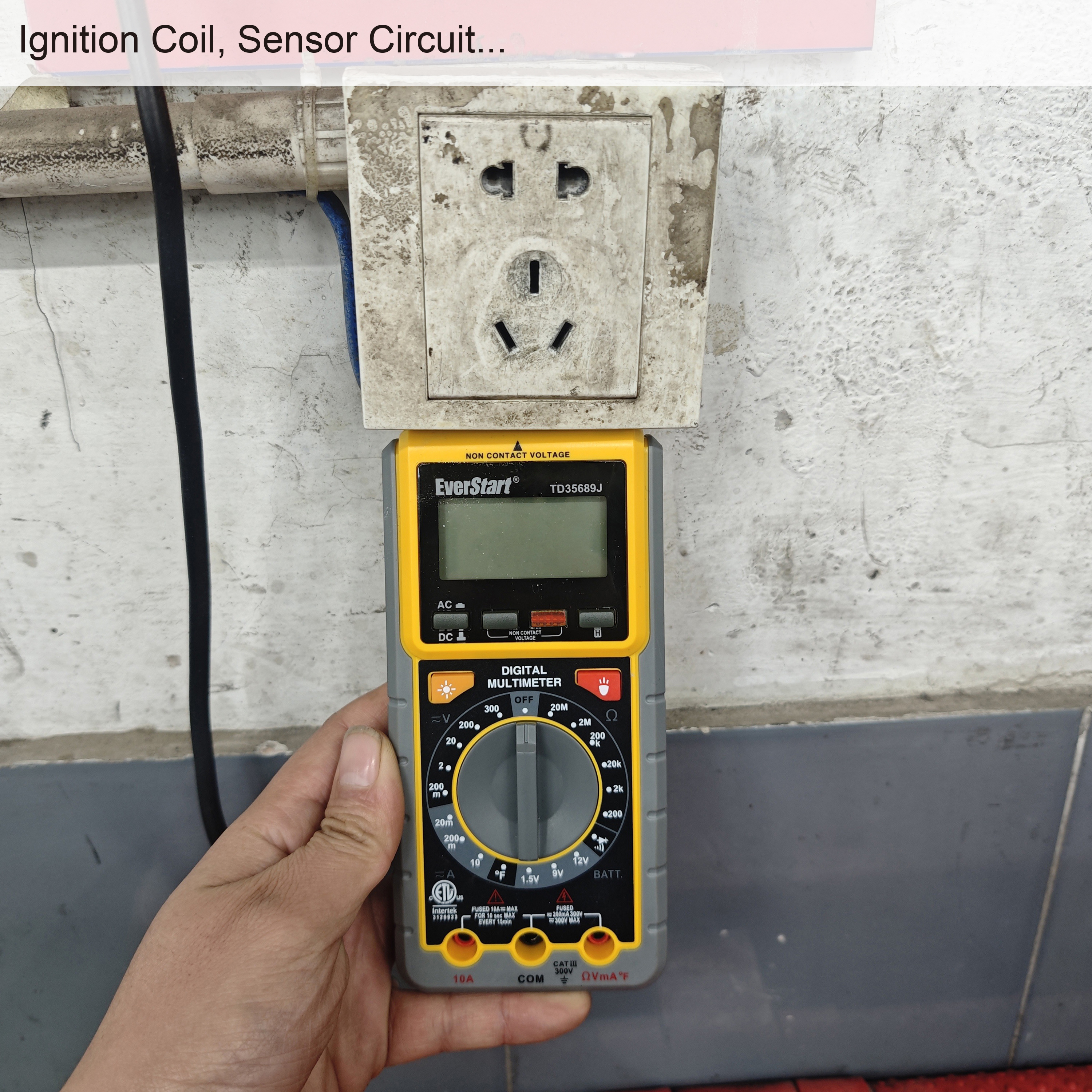 EverStart Professional Digital Multimeter, CAT III 300V photo 5