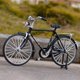 thumbnail image 5 of 1 Pieza 1:10 Bicicleta Modelo Bicicleta Aleación Decoración Retro Miniatura Bicicleta en Juguete Bicicleta Modelo Decoración para Oficin Negro con Bomba Hugo Estatua de bicicleta, 5 of 9