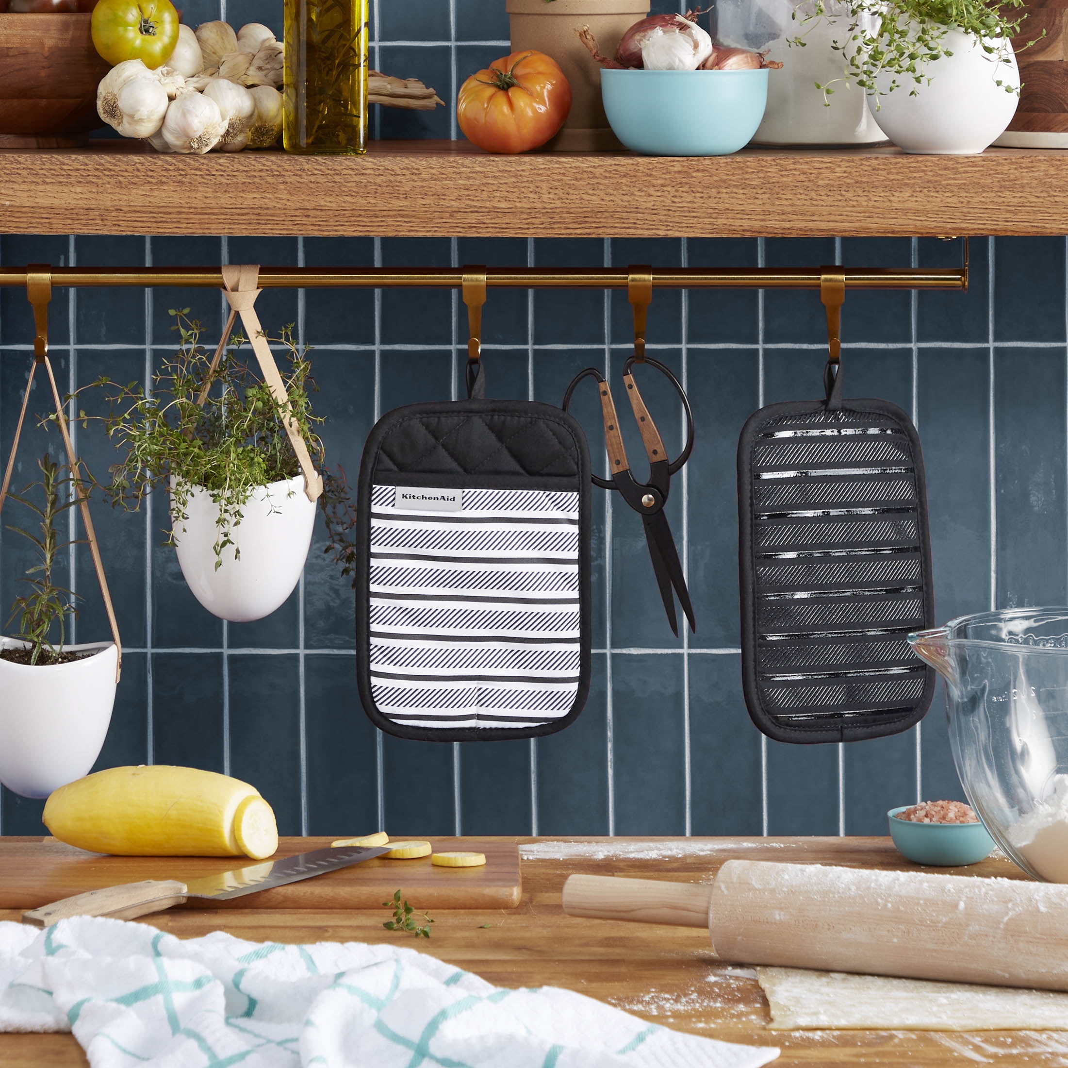KITCHENAID Albany Pot Holder 2-Pack Set, Matte Black, 7"x10"