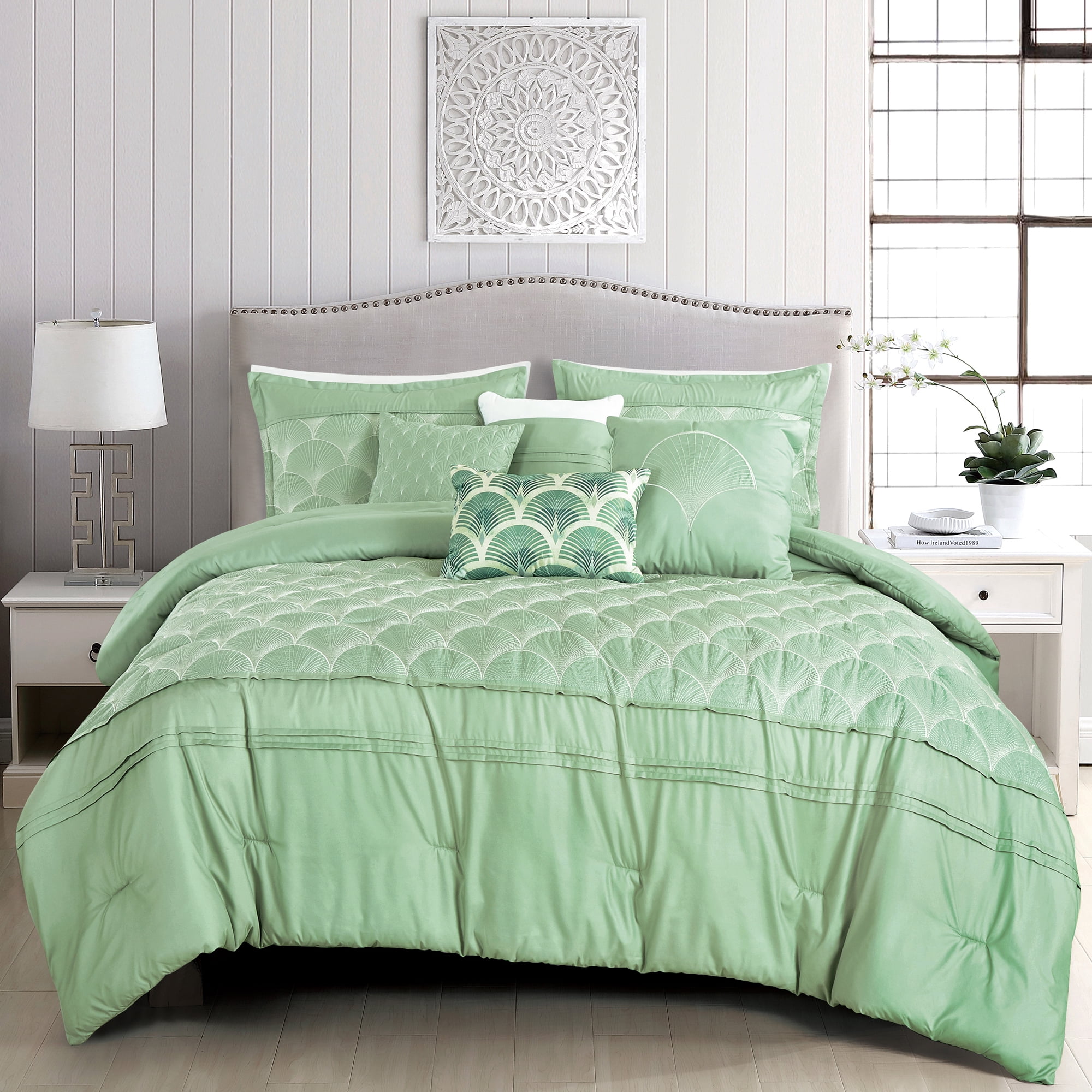 EvJK 7-Piece Comforter Set – Plush Polyester, Plush & Cozy, Reversible, Decorative Bedding Set – Queen