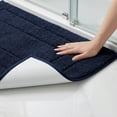 thumbnail image 2 of ALFOMBRA DE BAÑO GEOMÉTRICA REGALWOVEN, Alfombra de baño extra suave y absorbente, Alfombra de baño cómoda y antideslizante de color sólido azul oscuro 20" x 32", 2 of 6