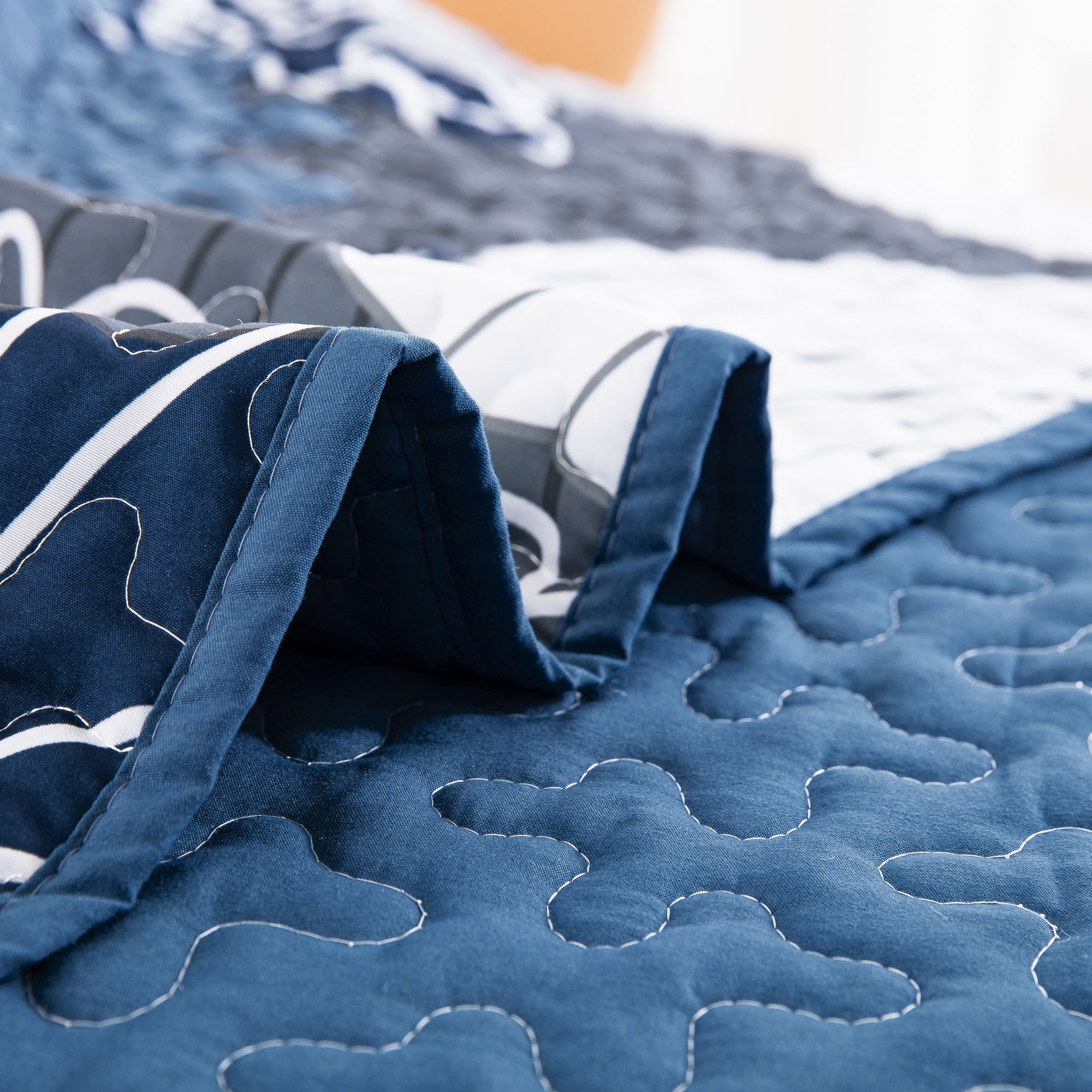 Dintszyayue Floral Quilt Set King Size,3Pcs Blue Bedding Set Lightweight Soft Adult(90"x110")
