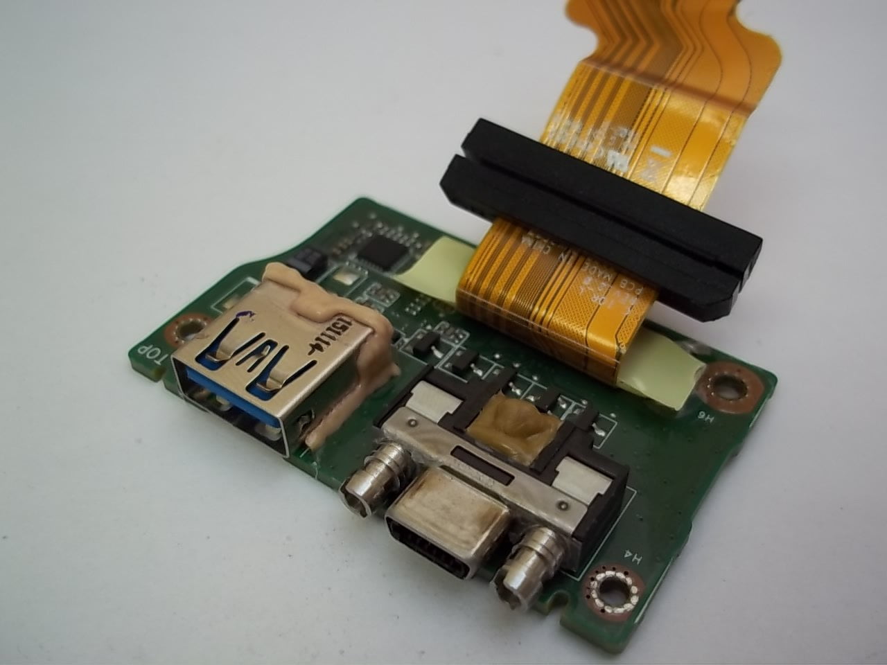 Latitude 12 Rugged 7202 USB IOIOI Port Board IOR_L 17V4Y Laptop