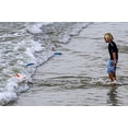 thumbnail image 4 of Mini-surfista Toy Surfer Dudes Classics Wave Powered con tabla de surf, 4 of 9