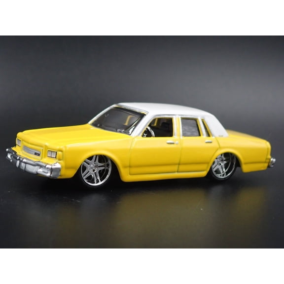 Open Box 1987 87 CHEVY CHEVROLET CAPRICE 4 FOUR DOOR 1/64 SCALE DIORAMA DIECAST MODEL CAR